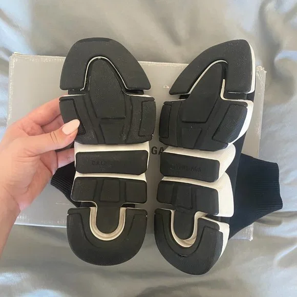 Worn Once! WOMEN'S SPEED 2.0 RECYCLED KNIT SNEAKER BICOLOR SOLE IN BLACK/WHITE - Picture 6 of 13